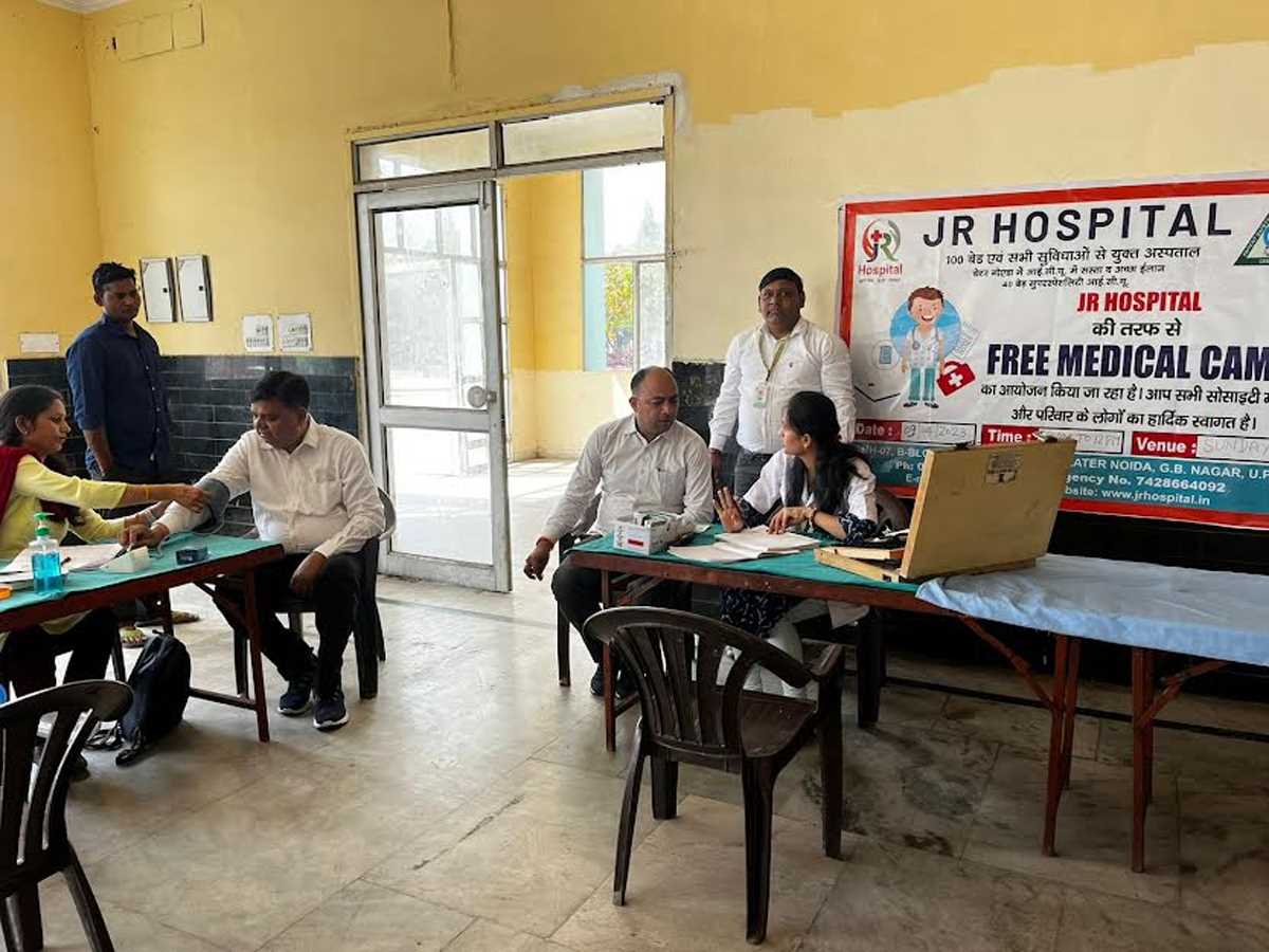 जे.आर. अस्पताल ने लगाया निःशुल्क स्वास्थ्य जाँच शिविर, 150 लोगों की हुई जांच